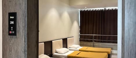 Basic Shared Dormitory | Free WiFi