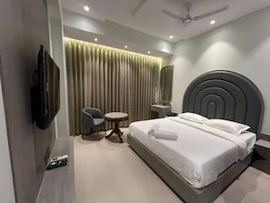 Deluxe Room | Free WiFi, bed sheets - Vishram Executive Rooms (Vasai)