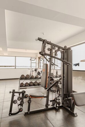 Fitness facility - Cozy 1-bedroom apartment with AC in serene Nairobi (Nairobi Kileleshwa)
