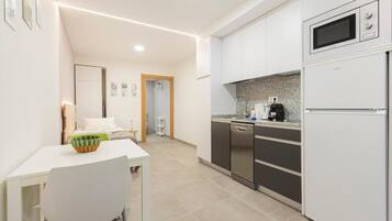 Standard Studio | Private kitchen | Fridge, microwave, stovetop, toaster