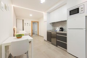 Standard-Studio | Eigene Küche | Kühlschrank, Mikrowelle, Herdplatte, Toaster