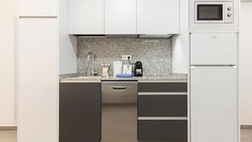 Studio – standard | Eget kjøkken | Kjøleskap, mikrobølgeovn, kokeplater og brødrister