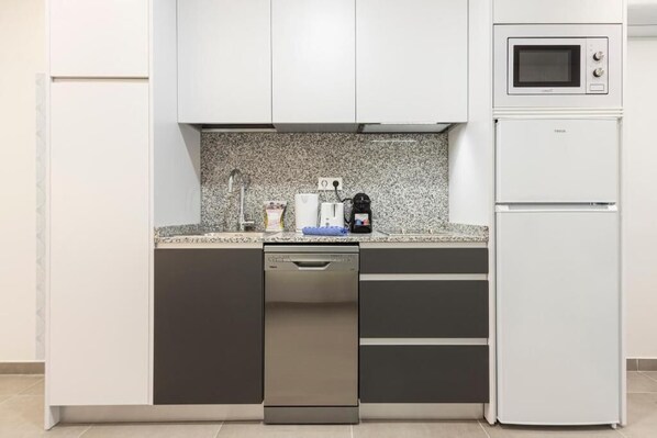 Standard-Studio | Eigene Küche | Kühlschrank, Mikrowelle, Herdplatte, Toaster