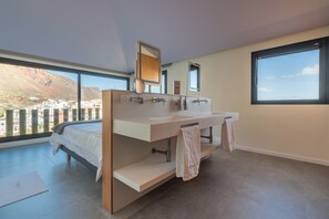 1 slaapkamer, een strijkplank/strijkijzer, wifi, beddengoed