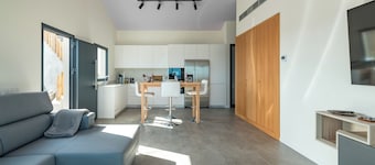 Villa Vista, your suite in front of the sea in El Hierro. Exclusivity and privacy.