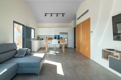 Villa Vista, your suite in front of the sea in El Hierro. Exclusivity and privacy.