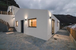 Exterior - Villa Vista, your suite in front of the sea in El Hierro. Exclusivity and privacy. (Tamaduste)