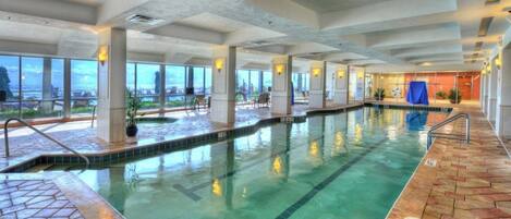 Una piscina techada, una piscina climatizada