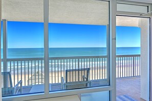 Interior - Oceanfront Studio Sleeps 4 | King + Sofa | Kitchen (Daytona Beach)