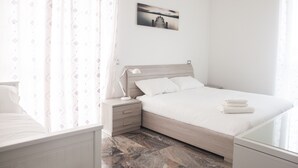 3 bedrooms, WiFi, bed sheets - Milan Affori Bright four-room apartment with balcony in every room (Milano)