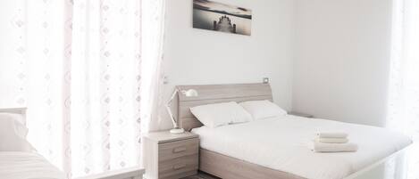 3 bedrooms, WiFi, bed sheets, wheelchair access