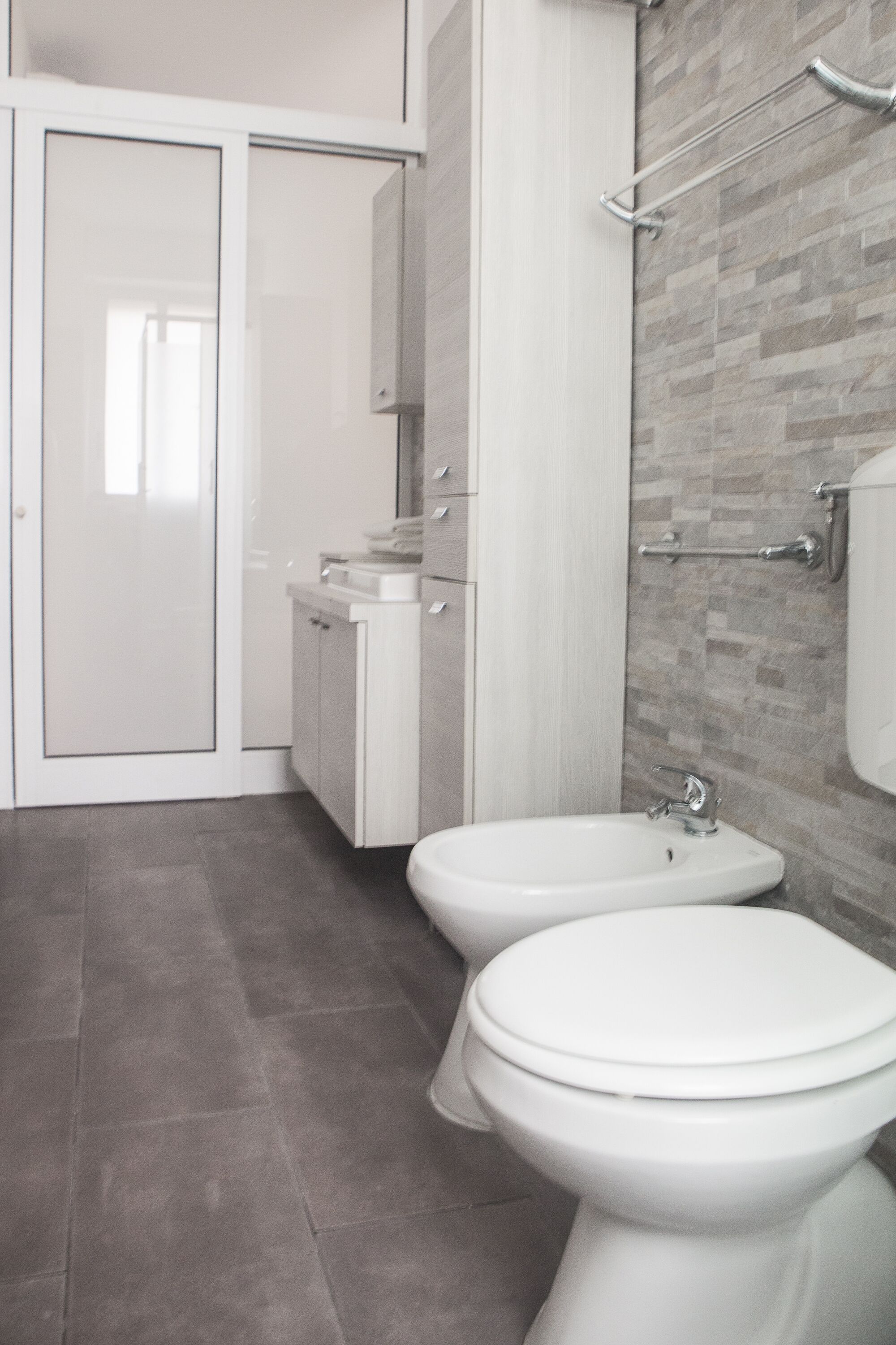Doccia, asciugacapelli, bidet, asciugamani