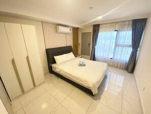 3 habitaciones, tabla de planchar con plancha, wifi y ropa de cama 