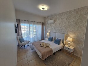 4 bedrooms, iron/ironing board, WiFi, bed sheets - Terras Novas Village Paradise offers Sea Views and located in Patroves Albufeira (Albufeira)