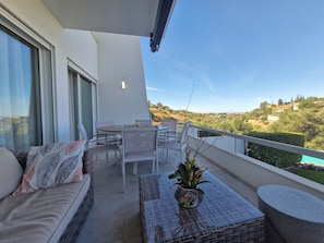 Outdoor dining - Terras Novas Village Paradise offers Sea Views and located in Patroves Albufeira (Albufeira)