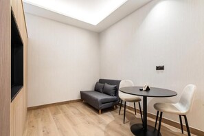 Studio, Non Smoking | Dining