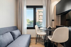 Standard Studio, Refrigerator | Living area