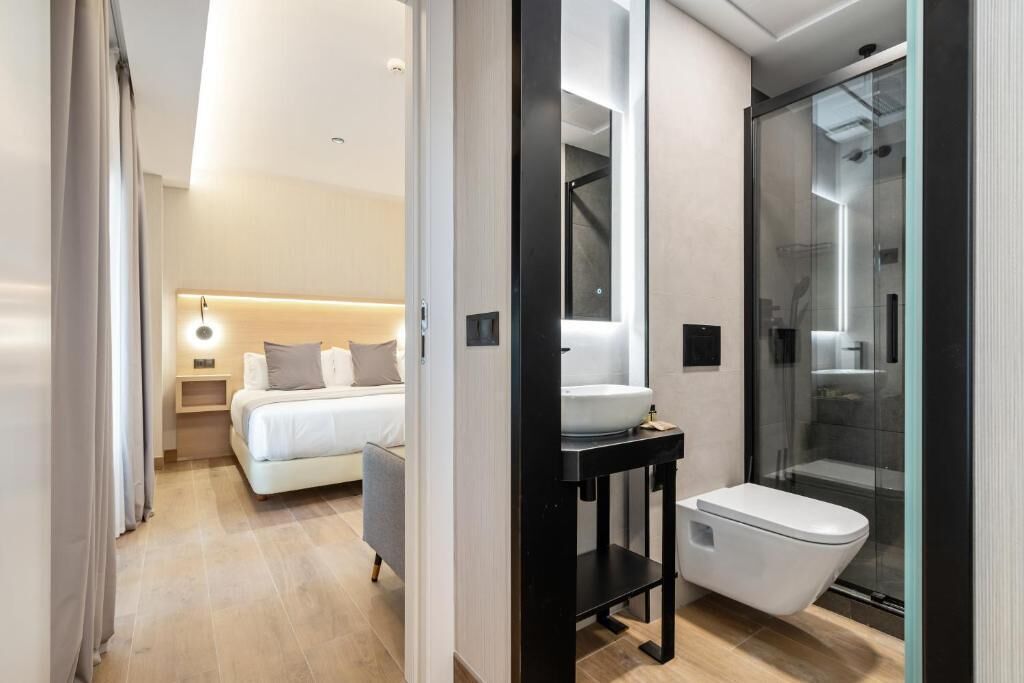 Standard Apartment | Bathroom