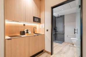 Studio Standard, accessible aux personnes à mobilité réduite | Salle de bain