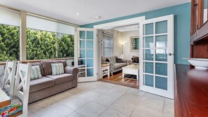 TV - Oscar's Beach House, 14 Tomaree Rd - pet friendly, air con, Wi-Fi, Linen (Shoal Bay)