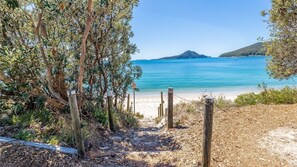 Beach nearby - Oscar's Beach House, 14 Tomaree Rd - pet friendly, air con, Wi-Fi, Linen (Shoal Bay)