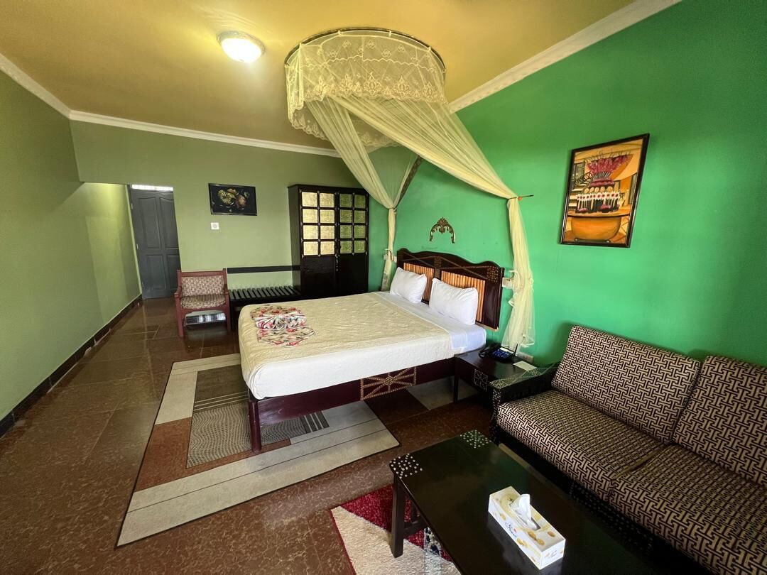 مكتب ومكواة/لوح كي وواي فاي مجانًا