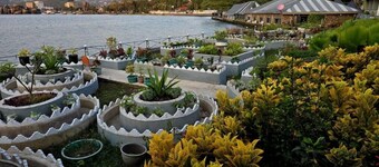 RUSTY ROCK BEACH RESORT & SPA