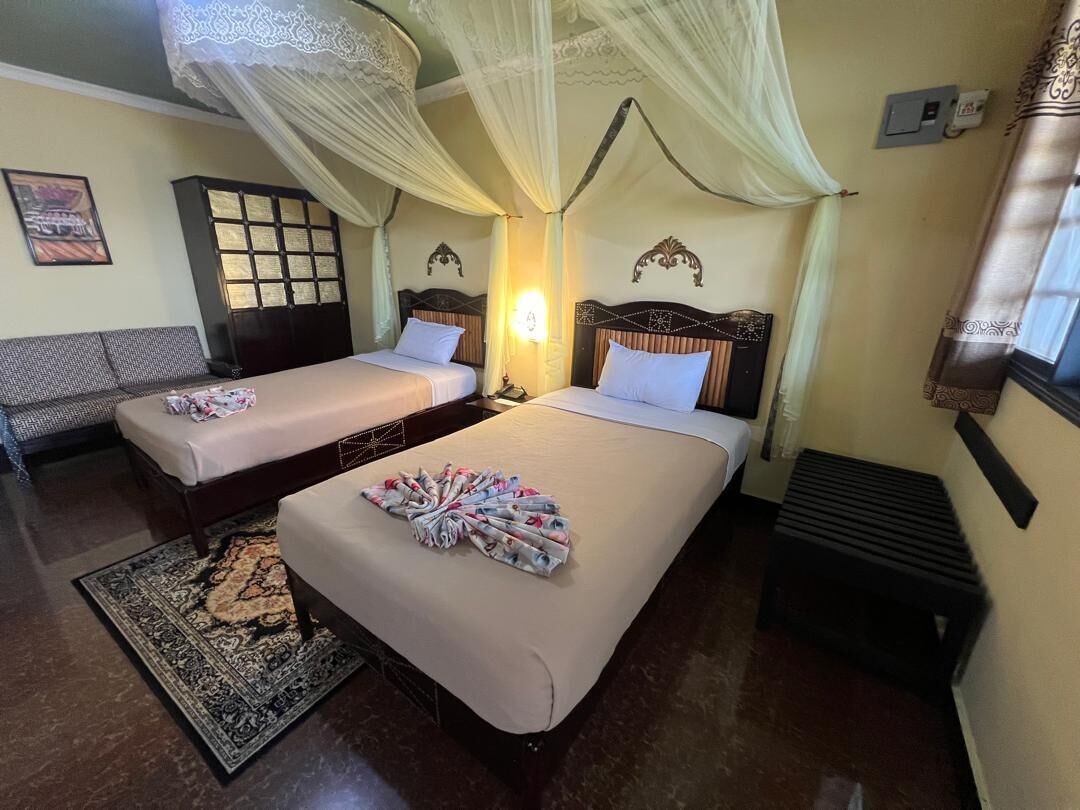 مكتب ومكواة/لوح كي وواي فاي مجانًا