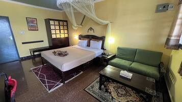 Deluxe dubbelrum - sjöutsikt | Skrivbord, strykjärn/strykbräda och gratis wi-fi