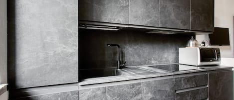 Réfrigérateur, micro-ondes, lave-vaisselle