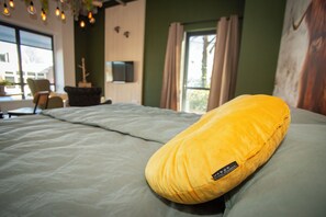 Estúdio luxo, 1 cama King, cozinha americana, vista para o jardim | Cortinas blackout, quartos à prova de som, ferros/tábuas de passar roupa