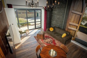 Studio Mewah, 1 Tempat Tidur King, dapur kecil, pemandangan kebun | Pemandangan dari kamar
