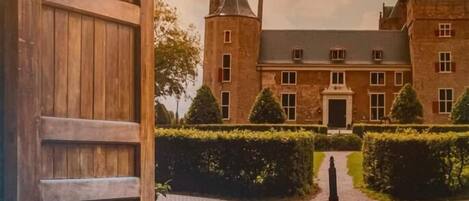 Luxury Studio, 1 King Bed, Kitchenette, Garden View