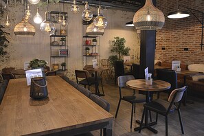 Free daily local cuisine breakfast - B&B Slapen bij de bakker  (Heemskerk)