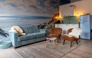 Family Studio, Multiple Beds, Pets Allowed, Garden View | Living area - B&B Slapen bij de bakker  (Heemskerk)