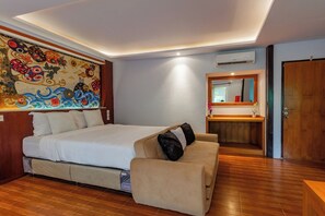 Villa clásica, 2 habitaciones | Escritorio, tabla de planchar con plancha, wifi gratis