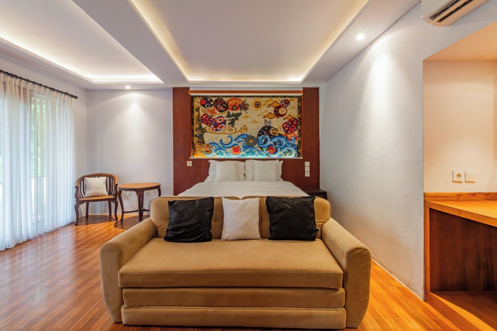 المنشأة من الداخل