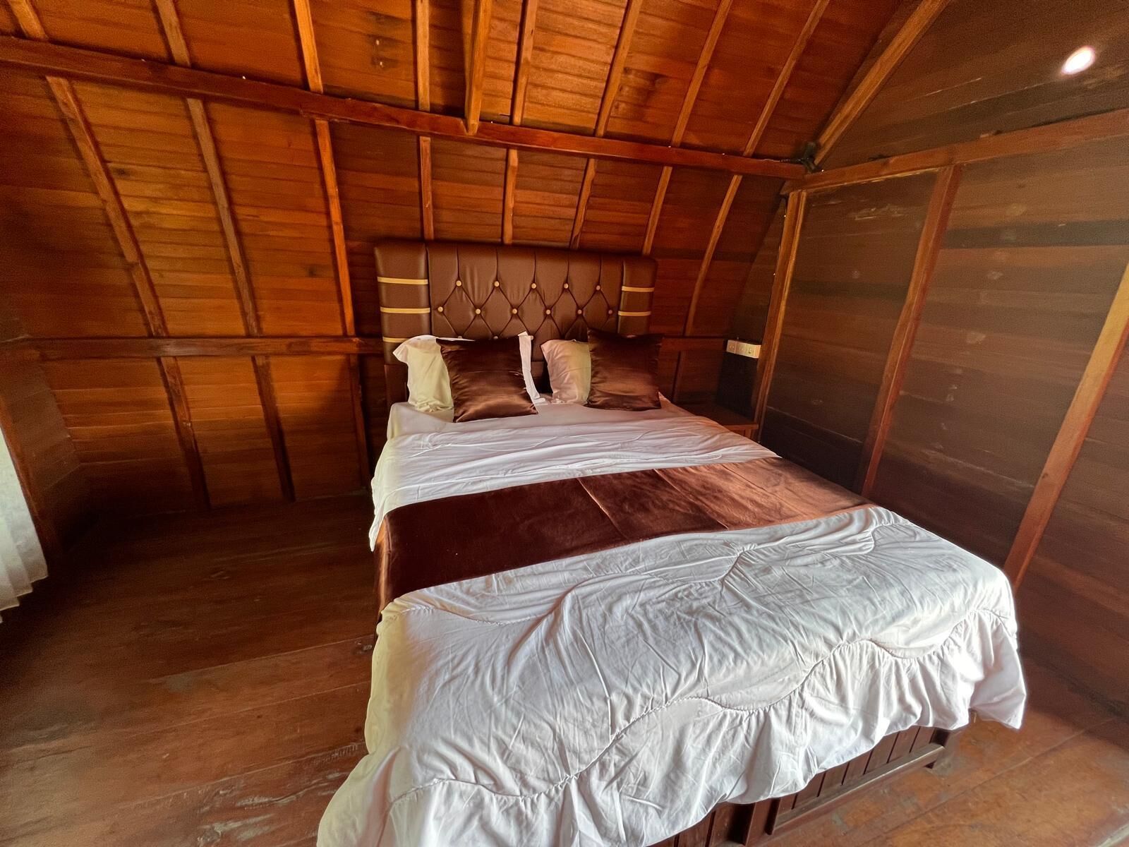 Villa clásica, 2 habitaciones | Escritorio, tabla de planchar con plancha, wifi gratis