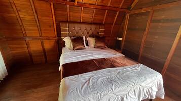 Villa clásica, 2 habitaciones | Escritorio, tabla de planchar con plancha, wifi gratis