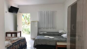 Quarto quádruplo conforto, ar-condicionado, vista para o jardim | Wi-Fi de cortesia