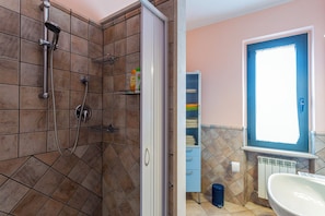 Apartment, Balcony | Bathroom | Bidet - Panoramic Apartment near Gubbio (Sigillo)