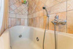 Apartment, Balkon | Badezimmer