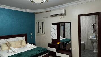 3 chambres, fer et planche à repasser, Wi-Fi, draps fournis