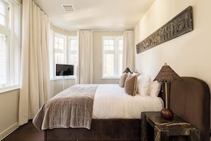 Een strijkplank/strijkijzer, gratis wifi, beddengoed