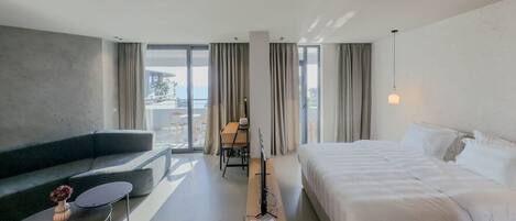 Bureau, fer et planche à repasser, lit parapluie, Wi-Fi