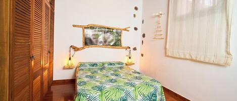 Fer et planche Ă repasser, accĂšs Internet, draps fournis