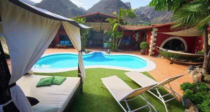 Villa Male, private heated pool, BBQ and gardens !!!