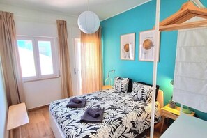 2 Schlafzimmer, Schreibtisch, Bügeleisen/Bügelbrett, Reisekinderbett