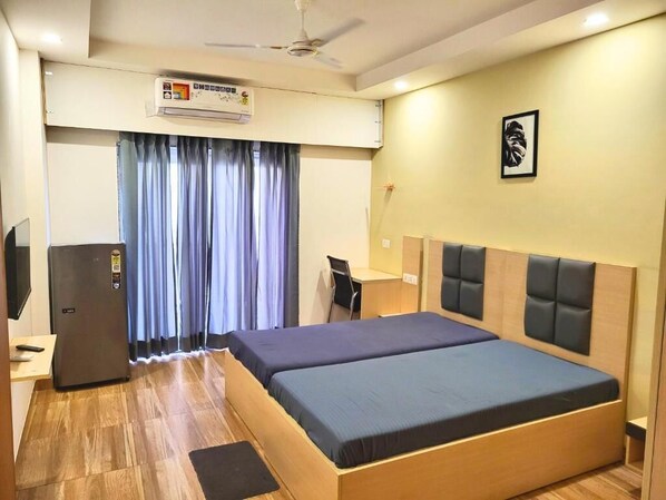 Basic Twin Room, Balcony | Free WiFi - Kommune Living (Gurugram)
