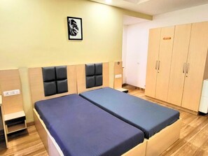 Basic tvåbäddsrum - balkong | Spa